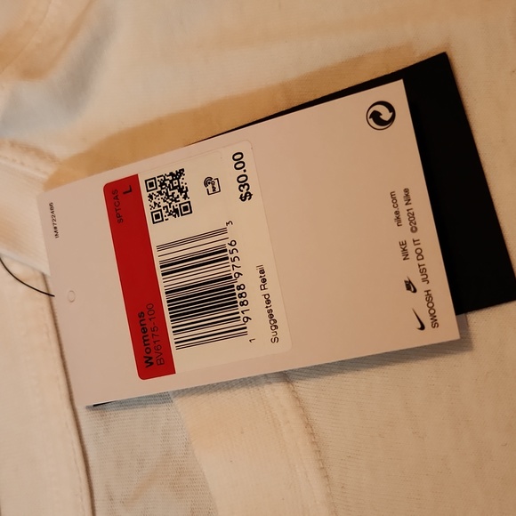NWT Nike cropped citton logo tee, size large - Picture 2 of 3